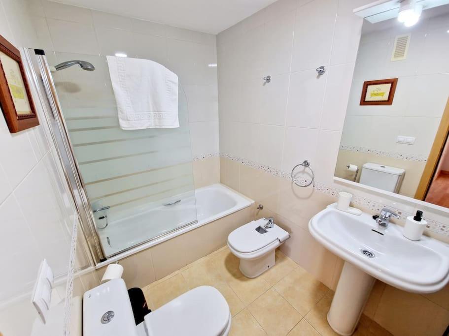 Alcantara Tower 2 Bedrooms 푸엔히롤라 외부 사진